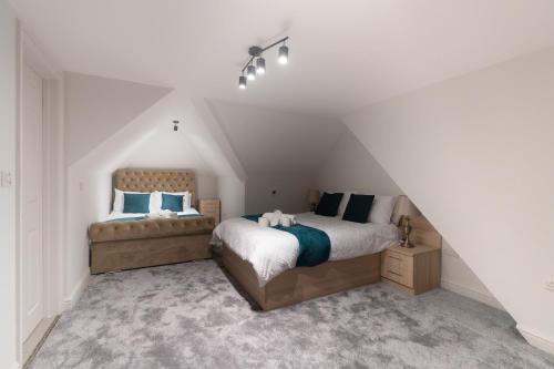 London Borough of Hounslow Casa | D'Luxe 5 beds En-suite Home in London