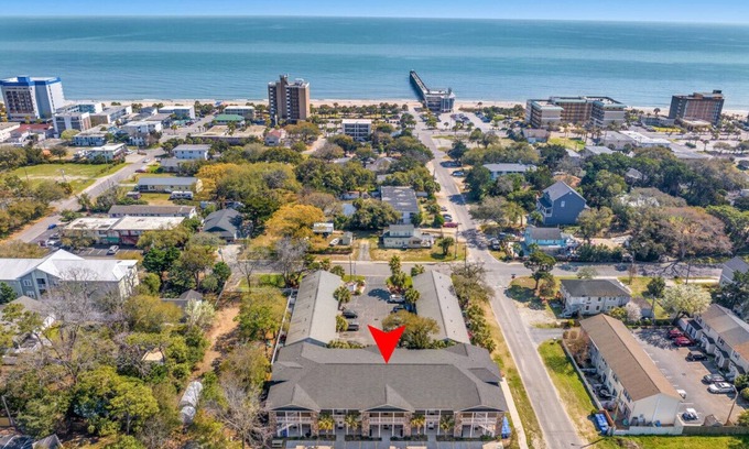 Myrtle Beach Apartamento | D · Modern 4BR Central Near Beach & Pier King Beds #D