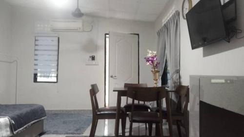 Jenjarom Casa | D'Orkid Homestay Kebun baru