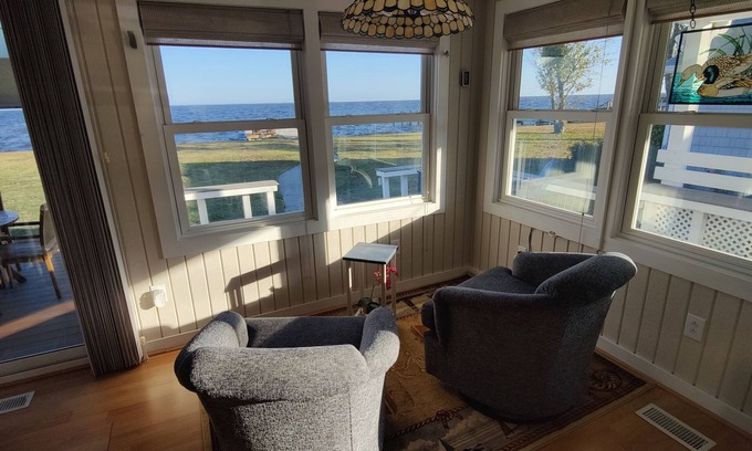 Columbia Cabaña | Da Rivah cottage along Bulls Bay