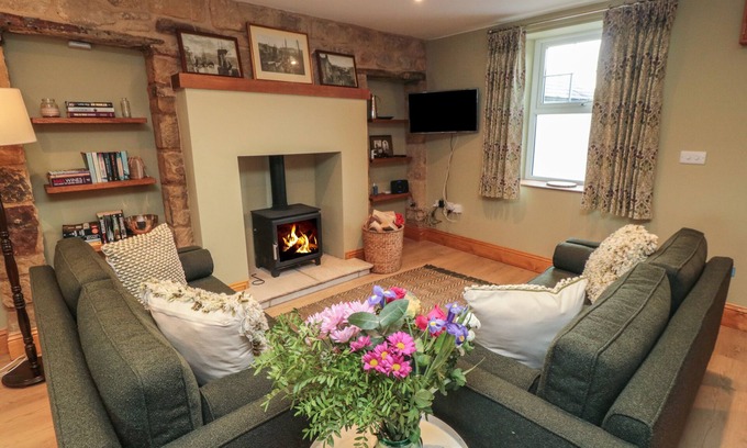 Hinderwell Casa | DAFFODIL COTTAGE, pet friendly, with open fire in Port Mulgrave