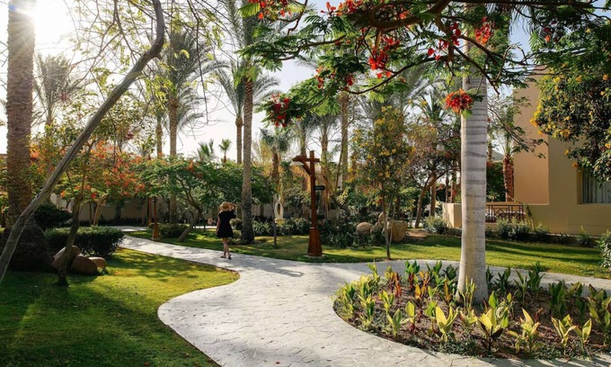 Sharm El Sheikh Complejo | Daily Spa Bliss, Pool Lounging & Family Fun Near SOHO Square & Nubian Beach