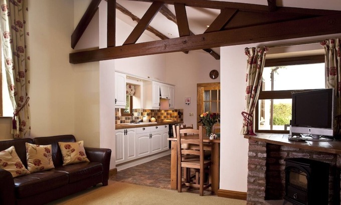 Woodmansey Cabaña | Dairy Cottage Sleeps 4 (2 Bedrooms),