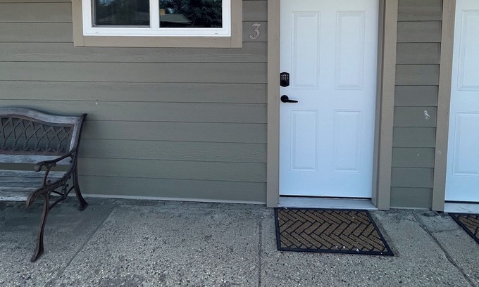 Faulkton Casa | Dakota Landing Cabins & Motel: Room #3-Cozy, newly remodeled motel room