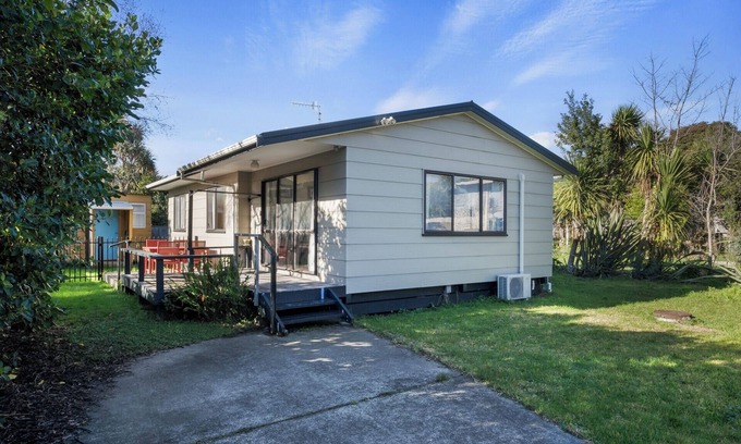 Raumati South Casa | Dale Sanctuary - Raumati South Holiday Home