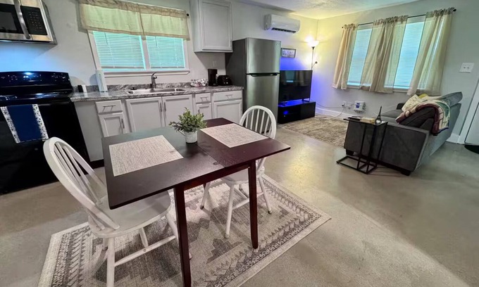 Oak Cliff Apartamento | Dallas - Bishop Arts Guest Cottage - Pet Friendly!