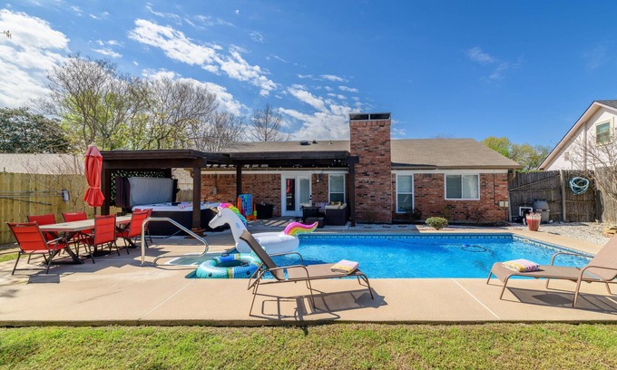 Bedford Casa | Dallas Fort Worth Central Home w/ Pool, Hot Tub, games!
