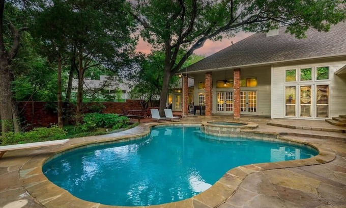 Park Central Casa | Dallas Gem 5 Bedrooms Home with Pool, Game Room