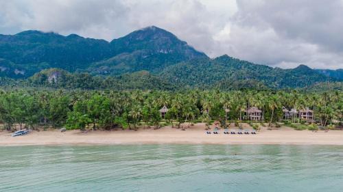 Cabayugan Complejo | Daluyon Beach and Mountain Resort