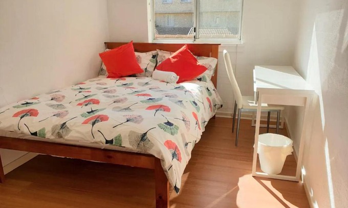 Turner Casa | Dana-Private Room in a 3-Bedroom Apartment-3