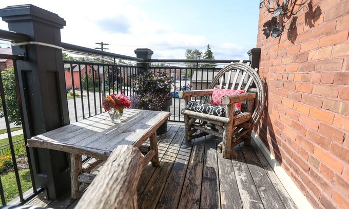 Markdale Casa | Danby House