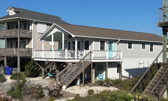 Surf City Cabaña | “Dancin’ the Day Awave” in Surf City, NC