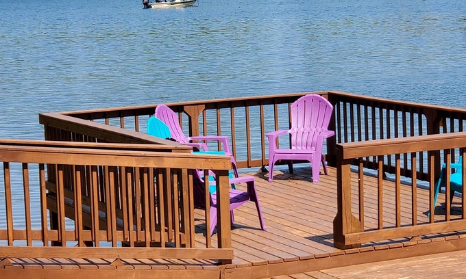 Wynnburg Casa | Dancing Diamonds Waterfront Retreat