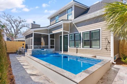 King City Casa | Dancing In The Moonlight - 108 Gould Street
