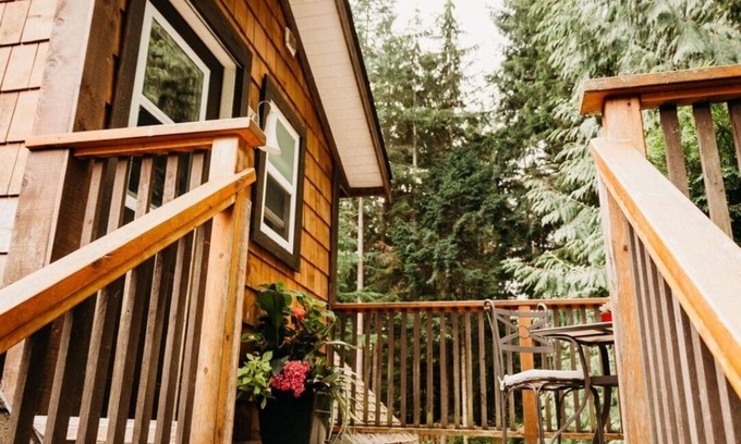 Comox Casa | Dancing Trees Guest Suite