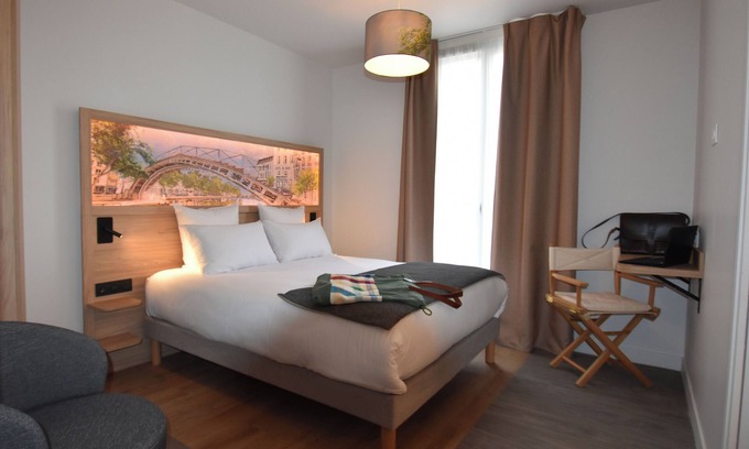 Republique–Point-du-Jour Hotel | Dantan Hotel