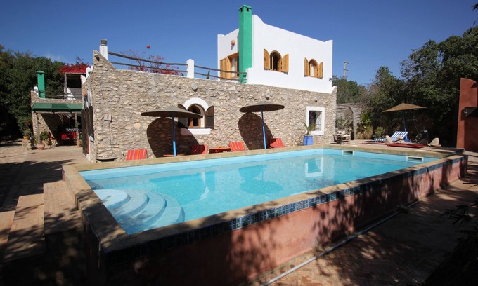 Ghazoua Casa | DAR ELWAN CASA DE BERBER CON PISCINA, JARDIN DE ARBOLES, HAMMAM.