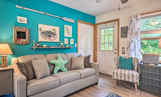 North East Cabaña | Darling Cottage ~ 1 Mi to Lake Erie Beach!
