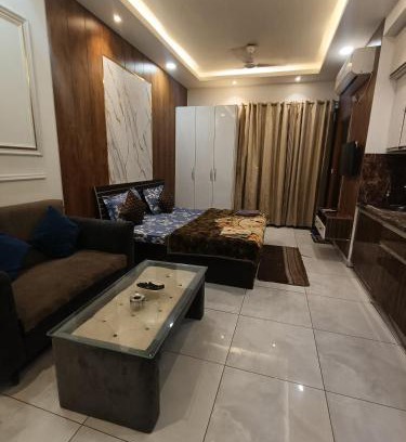 Noida Apartamento | Darshana Studios - Fully Furnished Studio