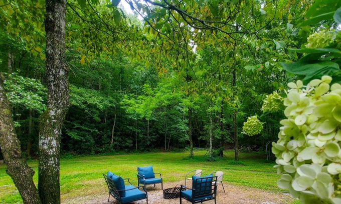 Zirconia Casa | Das Cabin at Bobs Creek
