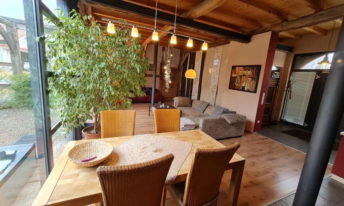 Castell Apartamento | Das Castellchen, Historische Scheune und Garten