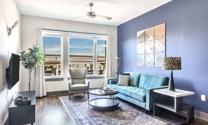 Plano Apartamento | Dashing 1BR Suite | Pool, Parking + Gym I