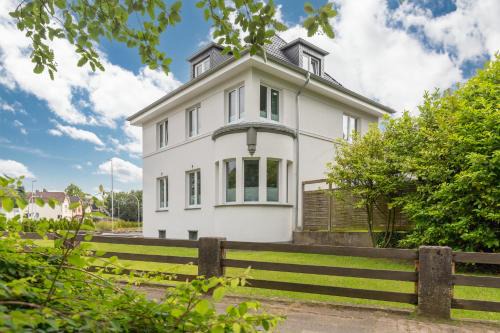 Osterhusum Casa | Dat witte Hus am Friedrichberg