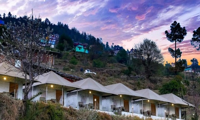 Shimla Cama Y Desayuno | Dawn N Dusk Glamping tents with quintessential valley view