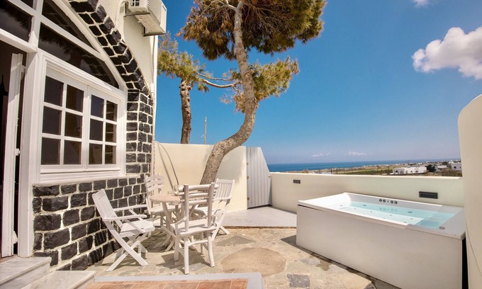 Vourvoulos Hotel | Dawn Suites Santorini
