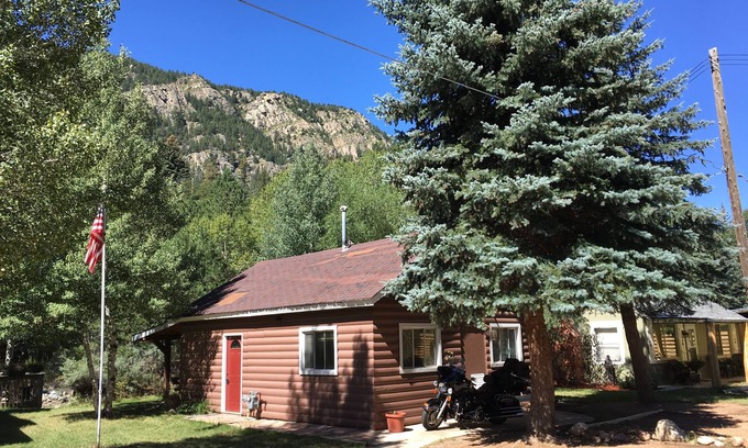 Cascade-Chipita Park Cabina | Dawson Cabina Creekside