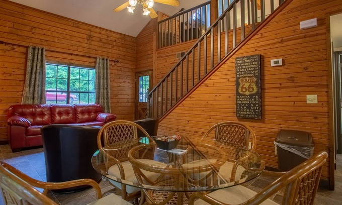 Table Rock Cabina | Day Dreamer 2 Bedroom Duplex by RedAwning