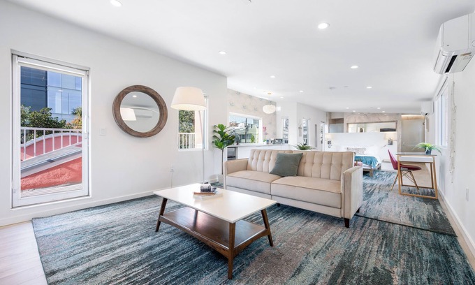 Hollywood Hotel | Day Dreams by AvantStay | Modern Loft w/ Views of Hollywood Sign | A+ Location