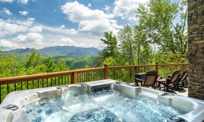 Gatlinburg Cabina | Dayna's Star Gazer Hot Tub