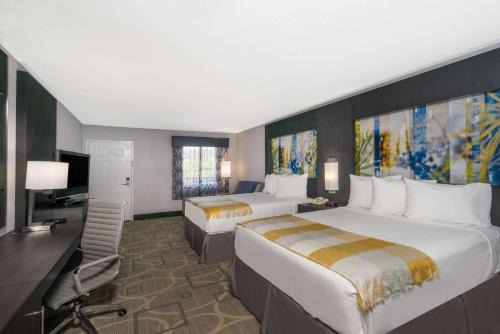 Woodfin Hotel | Days Inn by Wyndham Asheville Downtown North