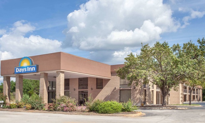 Clinton Hotel | Days Inn by Wyndham Clinton / Laurens I-26