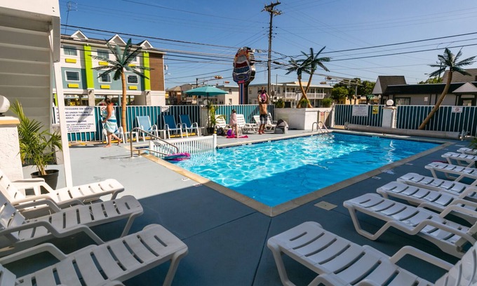 Wildwood Hotel | Daytona Inn and Suites - One Bedroom Family Apartment