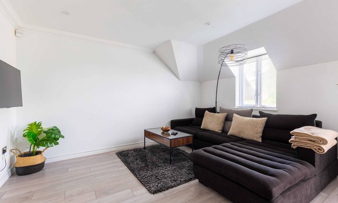 Brondesbury Park Apartamento | Dazzling 2BD Flat, 30 Mins from Paddington!