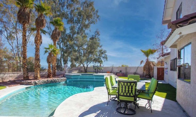 Spring Valley Casa | Dazzling 5 BR- 5 miles to LV Strip w Pool