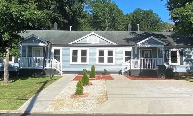 Burlington Casa | Dazzling Downtown Duplex(entire duplex) close to Elon University