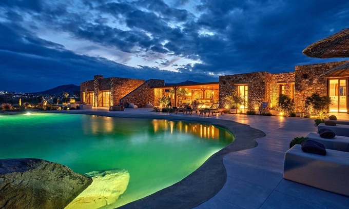 Paros Villa | Dazzling Paros Villa | Villa Acquabella | 5 Bedrooms | Private Infinity Pool with Saltwater | Upper-Level Terrace with Jacuzzi | Bar & BBQ | Molos
