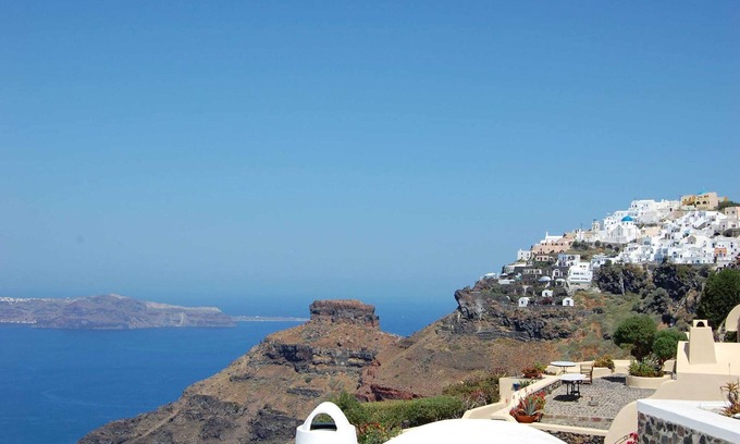 Imerovigli Villa | Dazzling Santorini Villa | 3 Bedrooms | Villa Orpheus | Private Terrace with Stunning Caldera Views & Jacuzzi Plunge Pool | Imerovigli