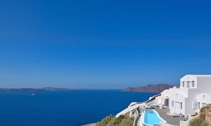 Oia Villa | Dazzling Santorini Villa | 3 Bedrooms | Villa Il Vento | Heated infinity pool | Great Location with Stunning Sea Views | Modern design | Oia
