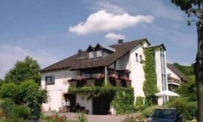 Ilbesheim Apartamento | Holiday apartment "Kleine Kalmit" with a dream view of the vineyards