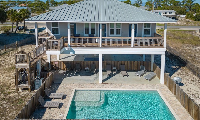 East End Casa | De La Sol: Charming SGI Home - Private Pool, Pet Friendly, Sleeps 10!