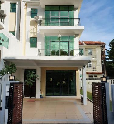 Bayan Lepas Casa | De Nest Holiday home
