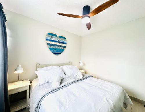 Linkside Apartamento | De Valle Gem with Pool Braai Steps to the Beach