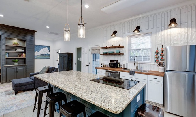 Winston - Salem Casa | Deacon Stays: The Cottage - Walk to WFU