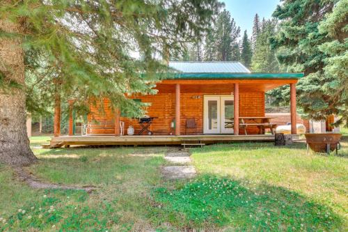 Deadwood Casa | Deadwood Wolf Cabin with Fire Pit and Grill