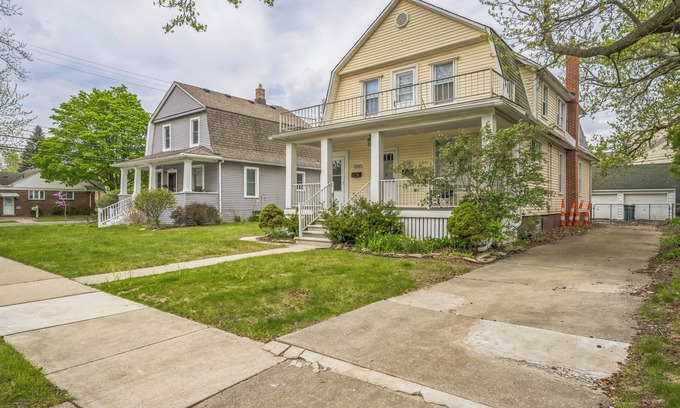 Dearborn Casa | Dearborn Den: Spring into Adventure: Stay Near Greenfield Village & Henry Ford Museum!