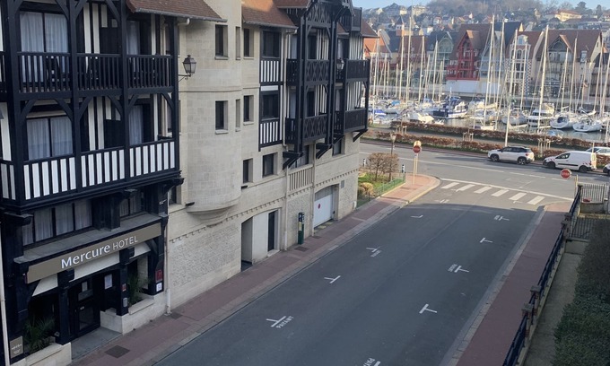 Deauville City Centre Apartamento | DEAUVILLE, con vistas al puerto, nuevo apartamento de 53m2, 2 habitaciones, wifi gratuito